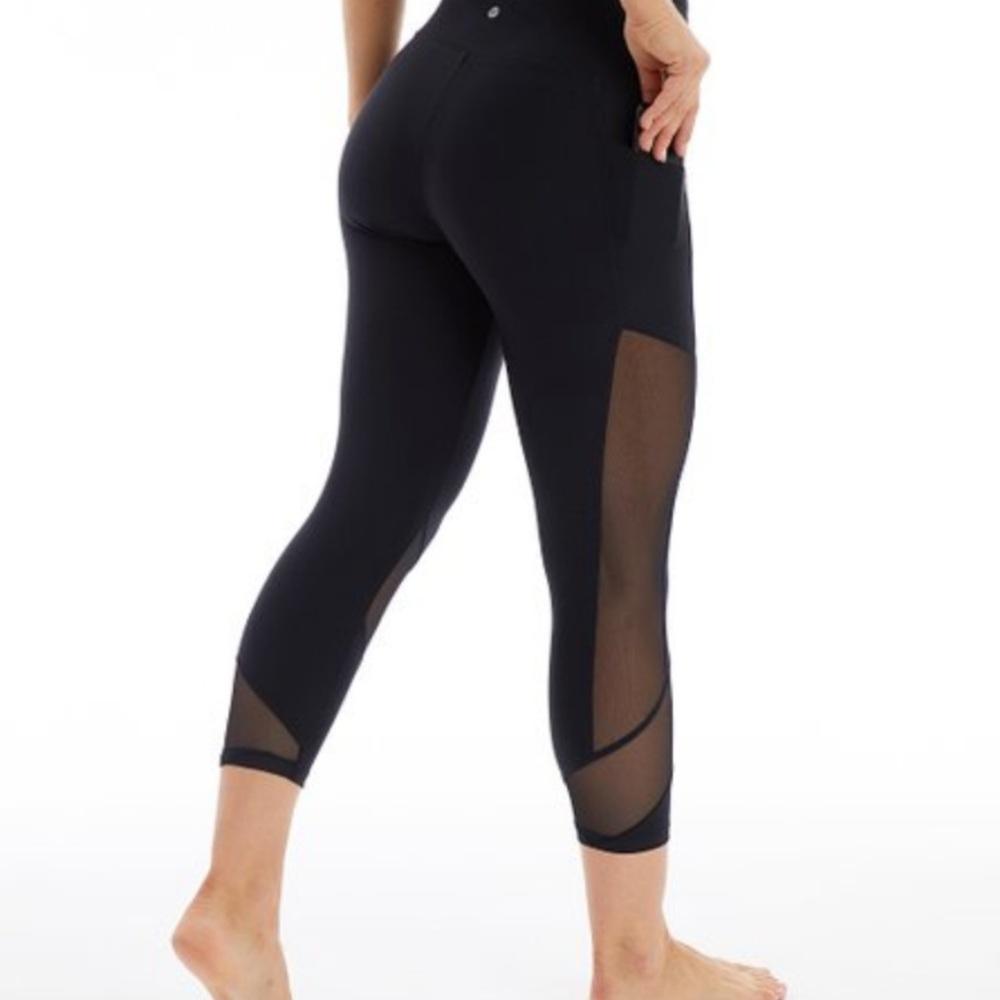 Black Mesh Pocket Crop High-Waist Leggings - NWT - Picture 2 of 2